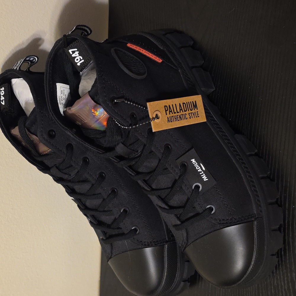 Palladium Revolt HI TX Black High-Top Women's Boots In Size 10 Brand New
